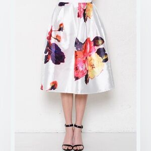 L’ATISTE By Amy Floral Satin Skirt Size Small